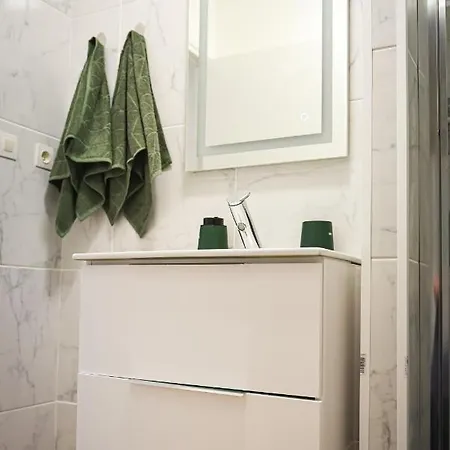 & Detente - Cinema - Netflix - Hyper Centre Apartment